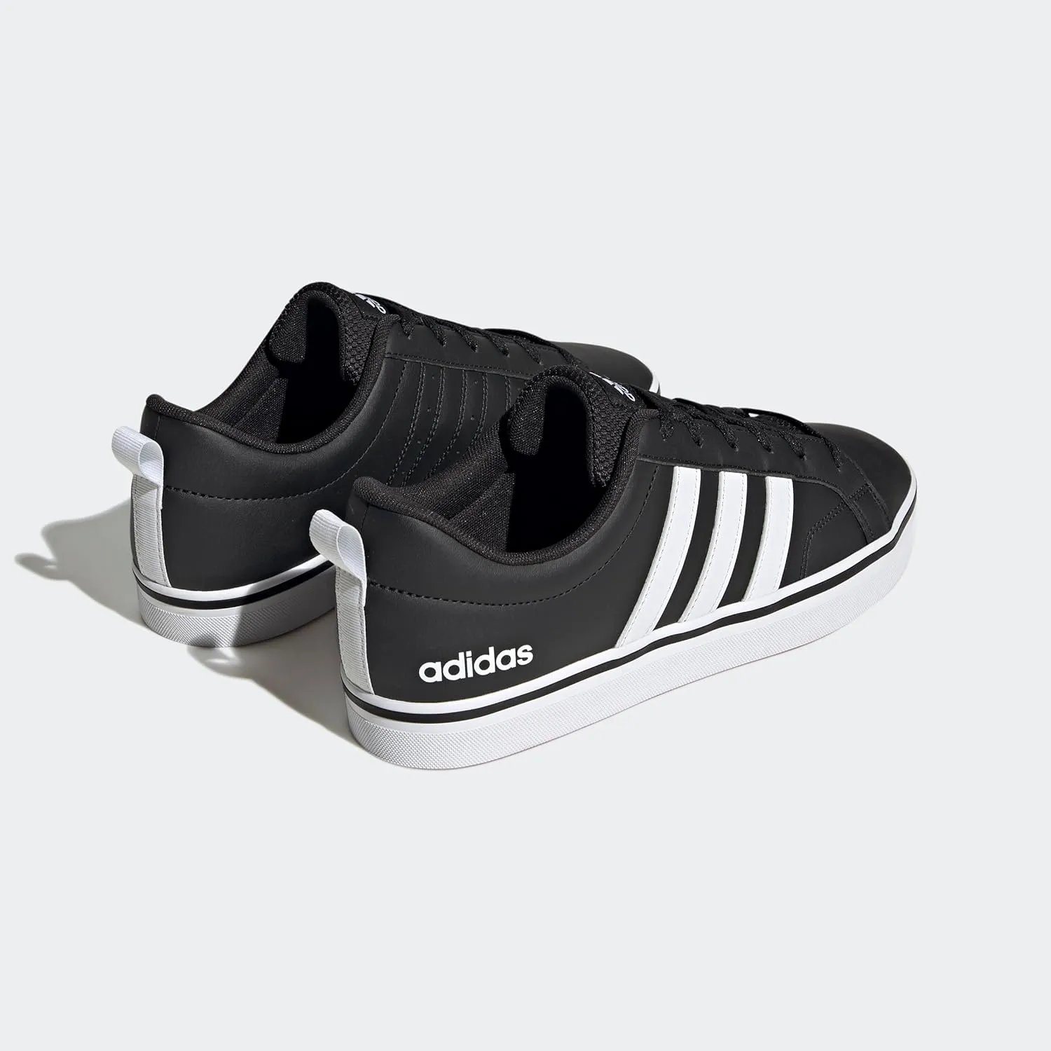 adidas Men's Sneaker