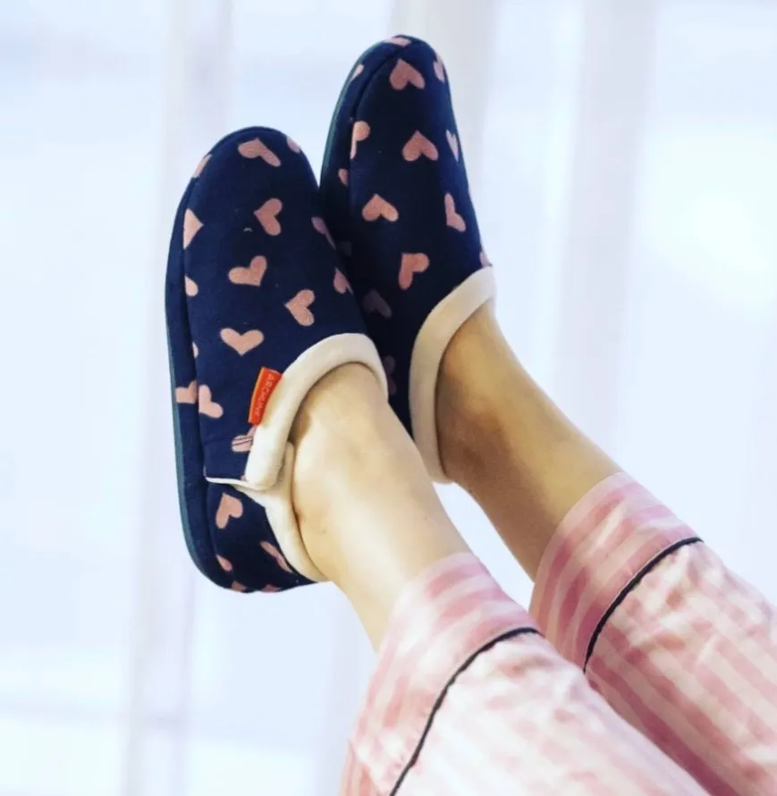 ARCHLINE Orthotic Slippers CLOSED Arch Scuffs Moccasins Pain Relief in Navy Hearts - EUR39 V563-AS401-NVYHRT-39