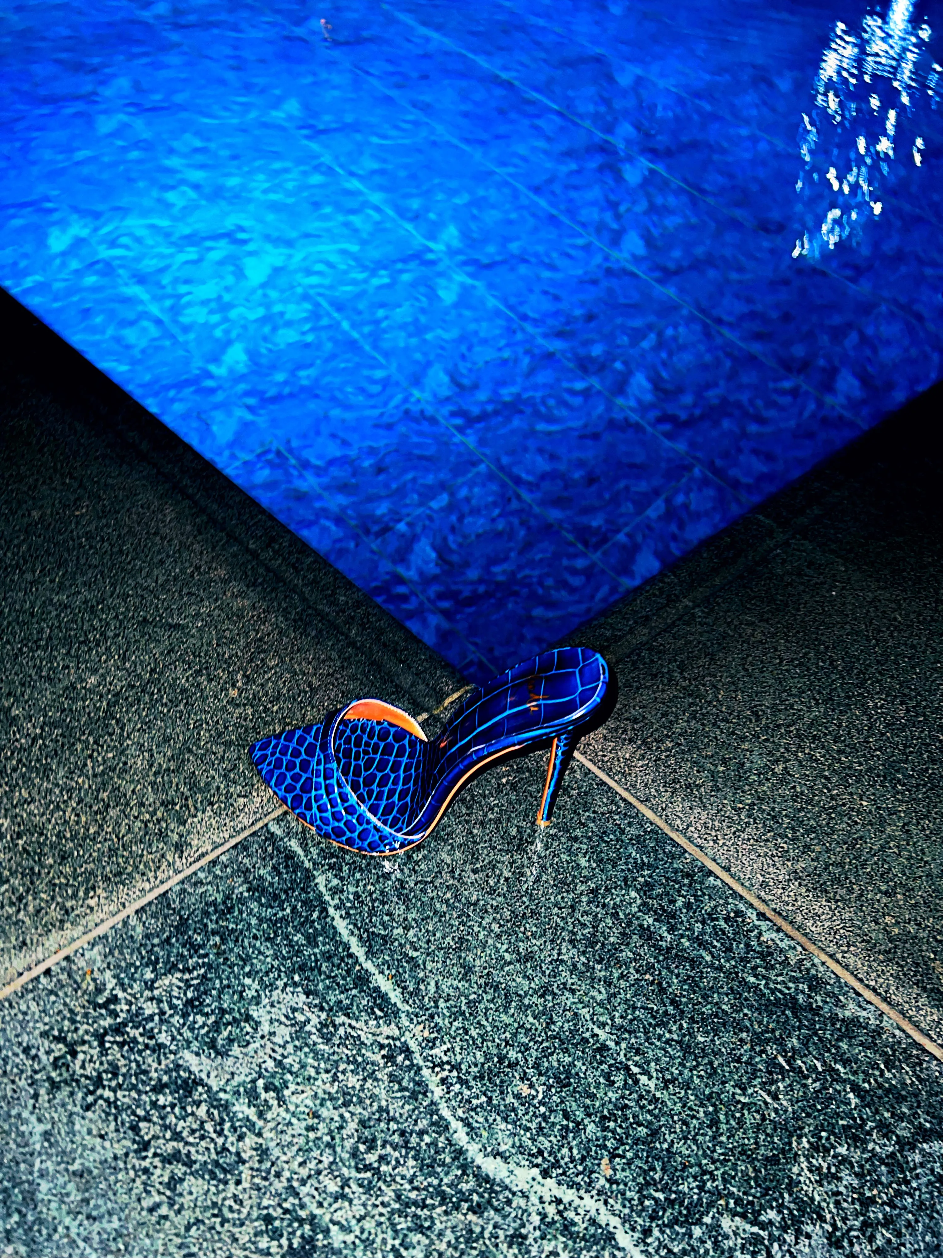 BLEU NUIT GLOSSY CROC MULE