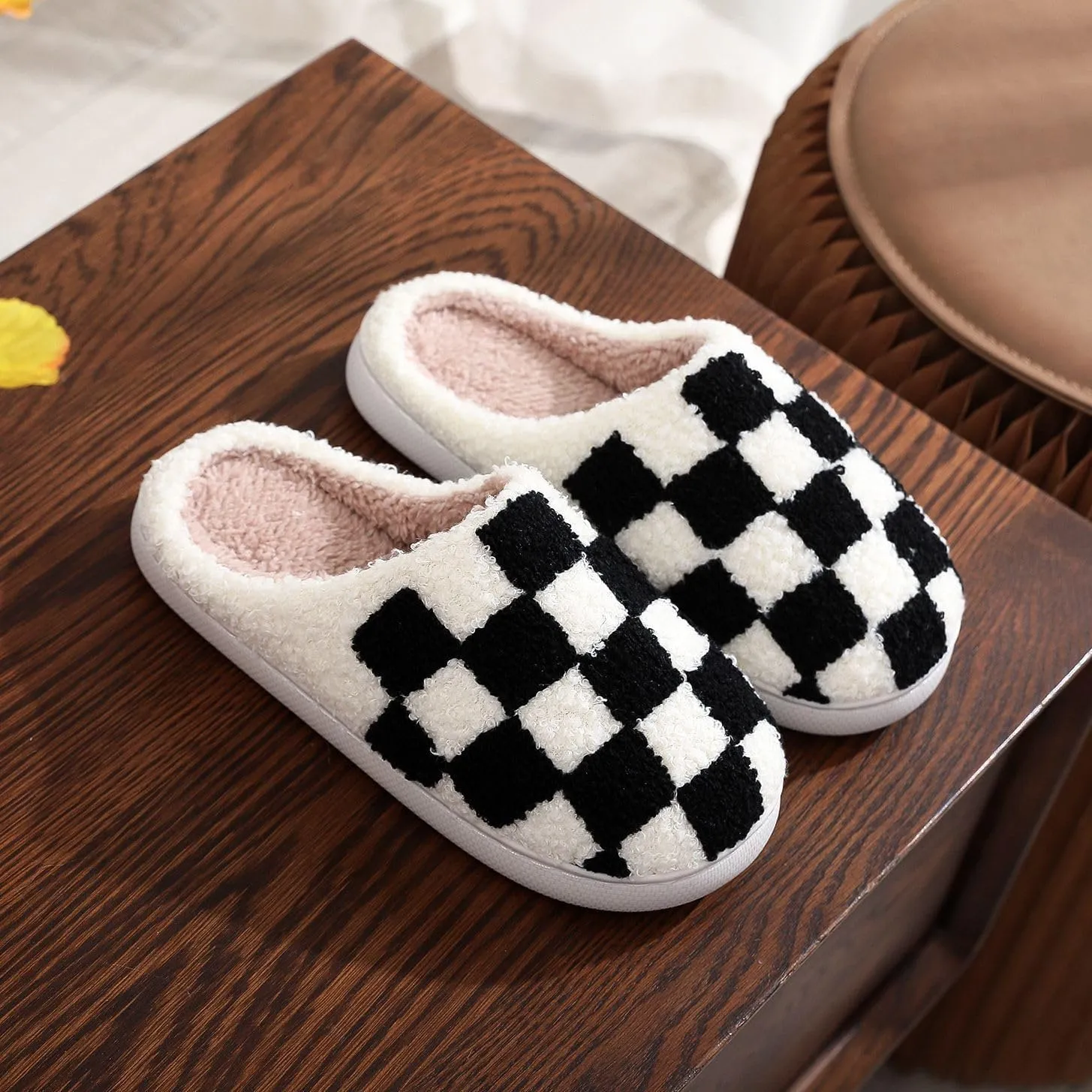 Checkered Slippers for Women Men, Cozy Plush Warm Slip-on Plaid House Slippers for Indoor and Outdoor Bedroom House Shoes with Faux Fur Lining