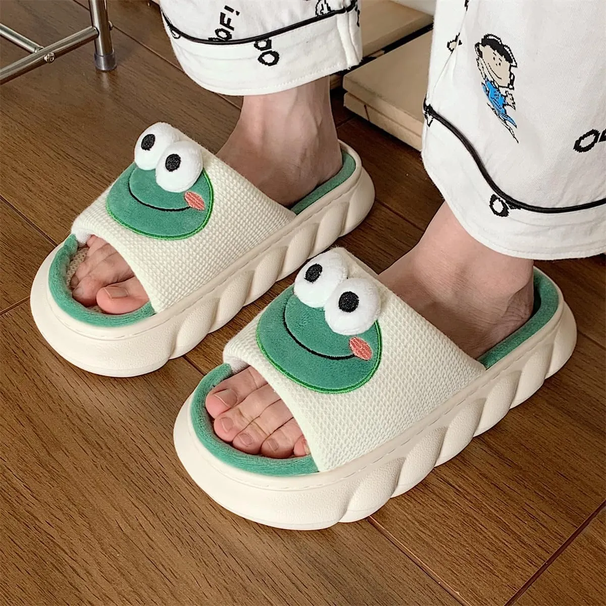 Cute Frog Slippers Women Men Preppy Slipper Kawaii Animal Slipper Cartoon Linen Slipper Comfy Bedroom Slides Sandals House Slipper Indoor Outdoor Home Slipper Creative Gifts