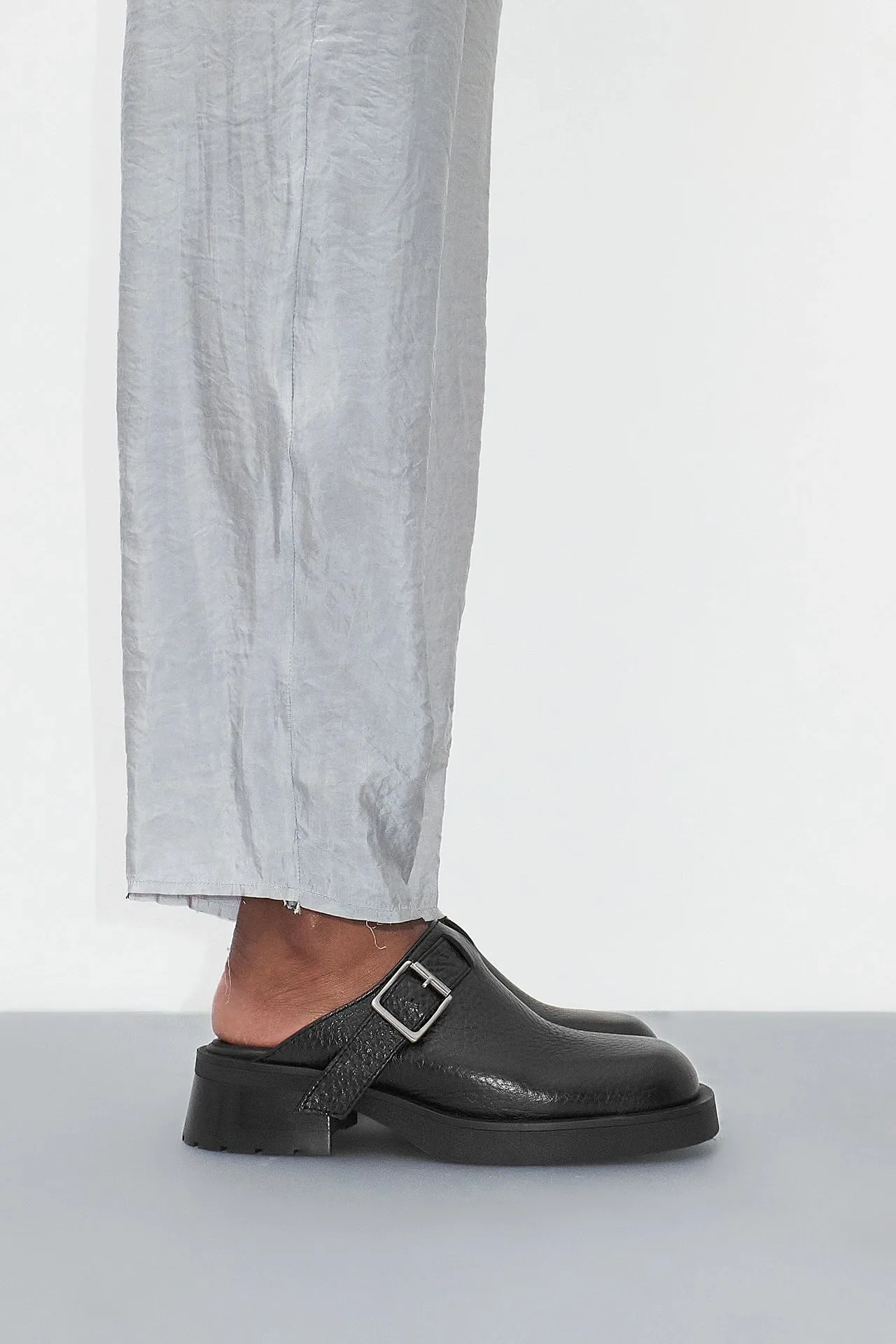 Miista Aroa Mules // Black
