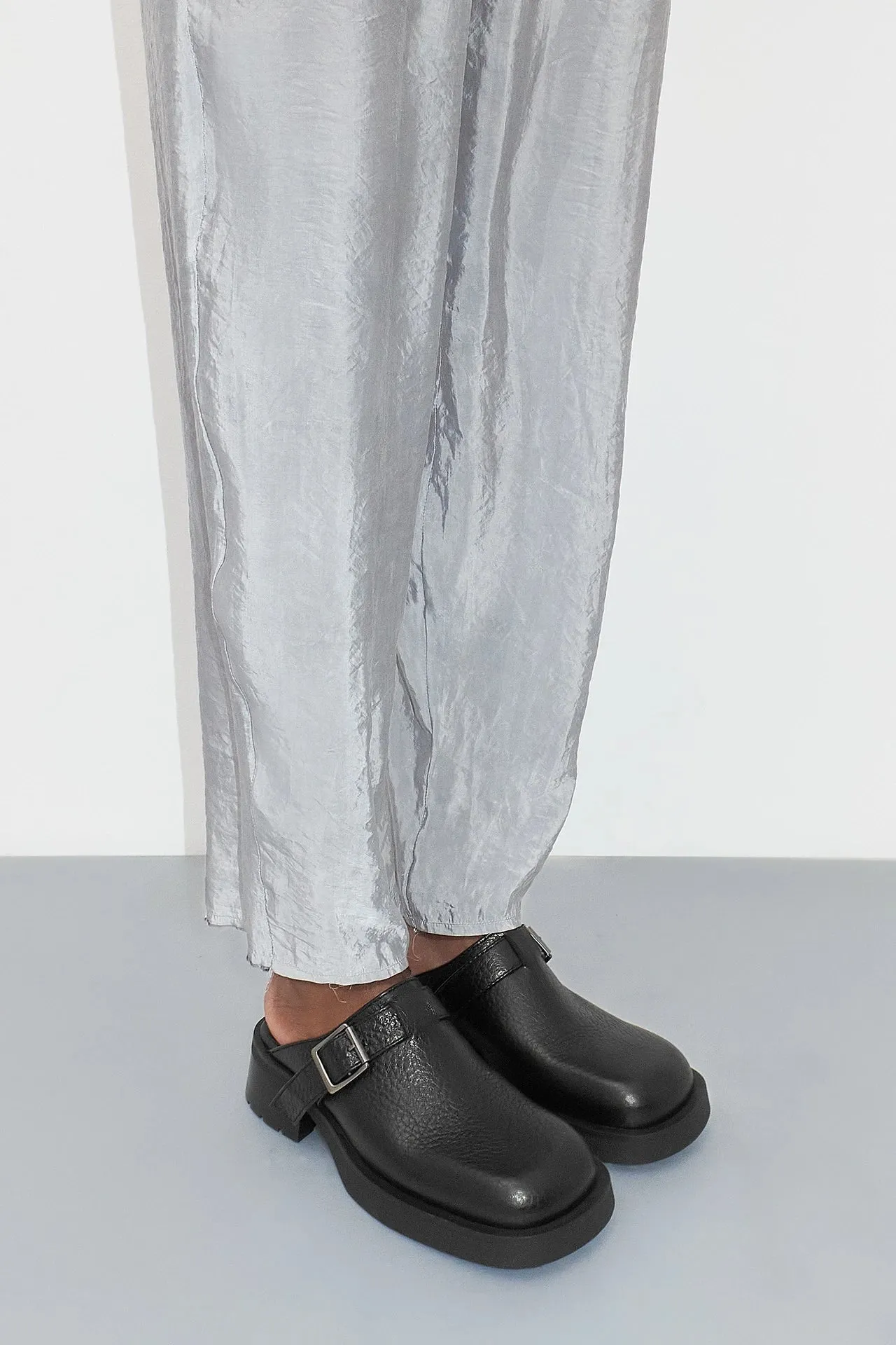 Miista Aroa Mules // Black