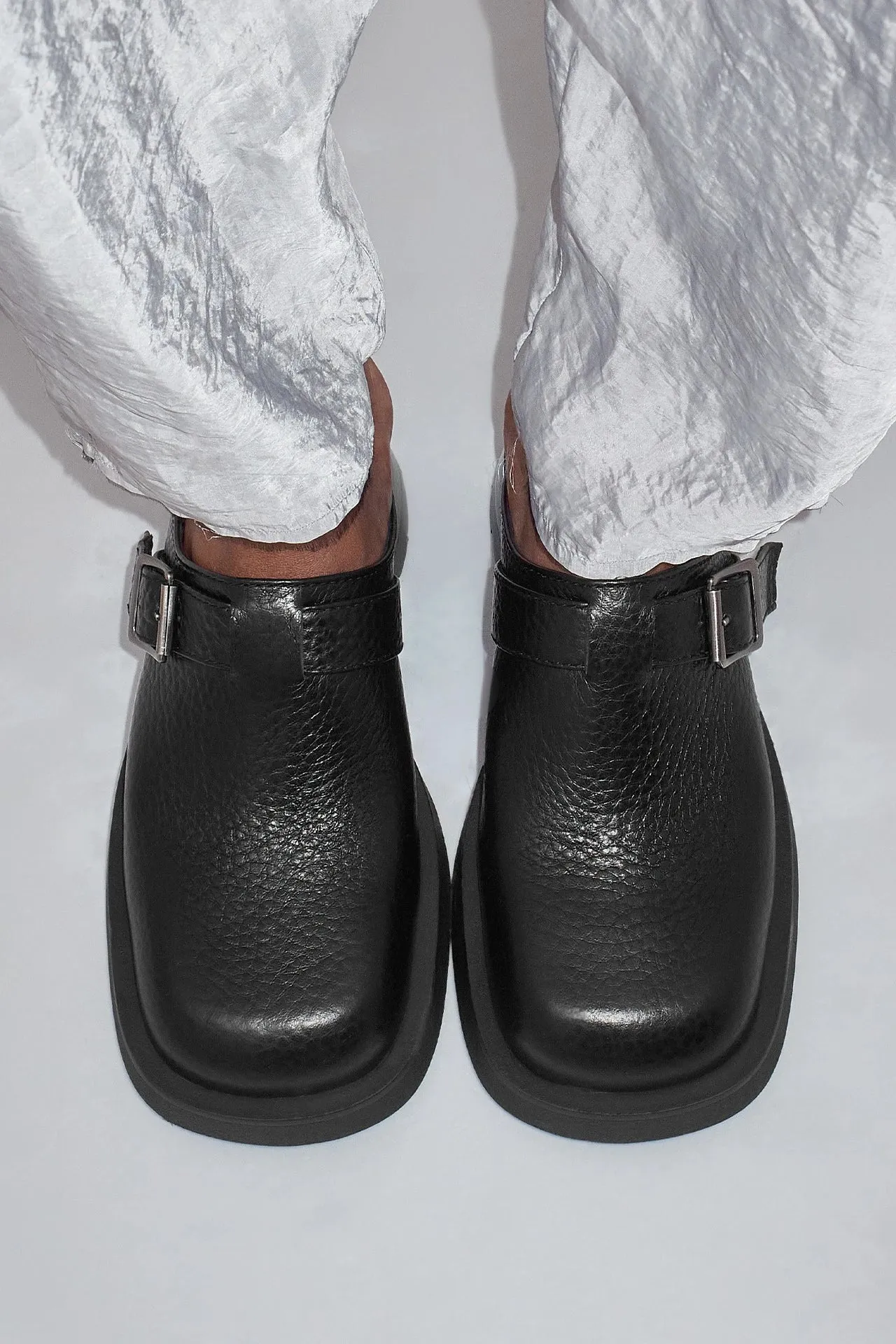Miista Aroa Mules // Black