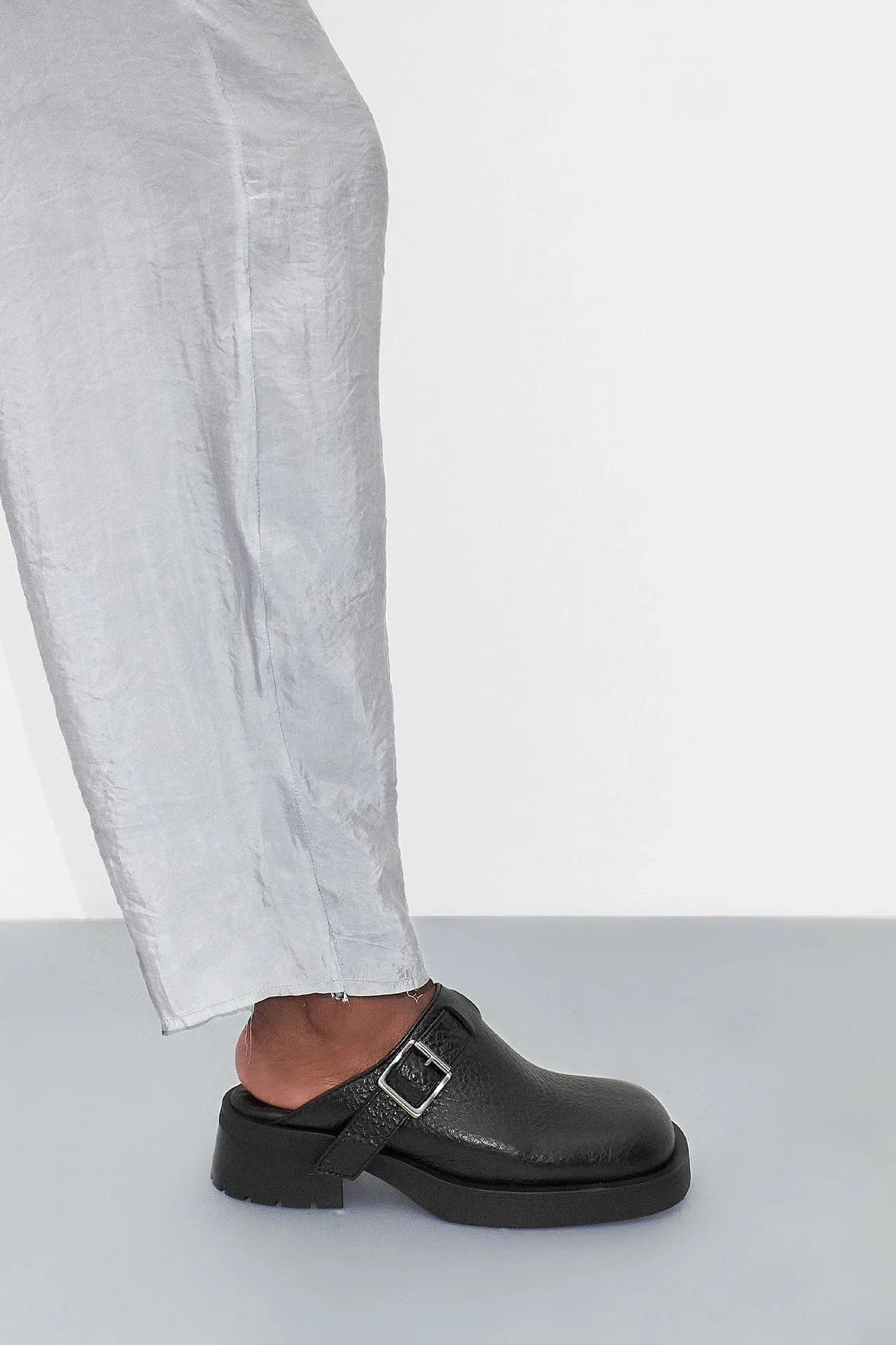 Miista Aroa Mules // Black