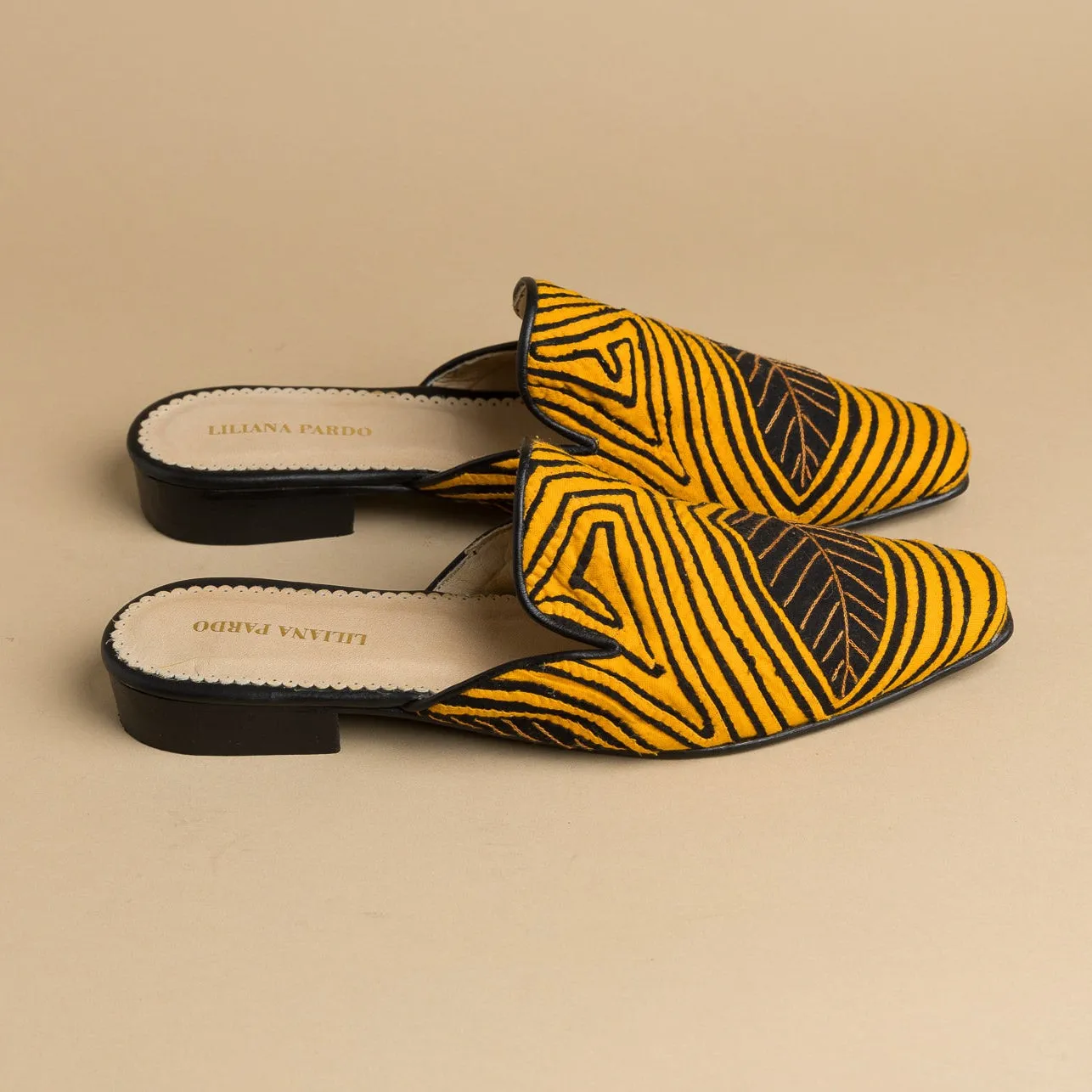 Mola Mules | Black Dark Yellow Leaves