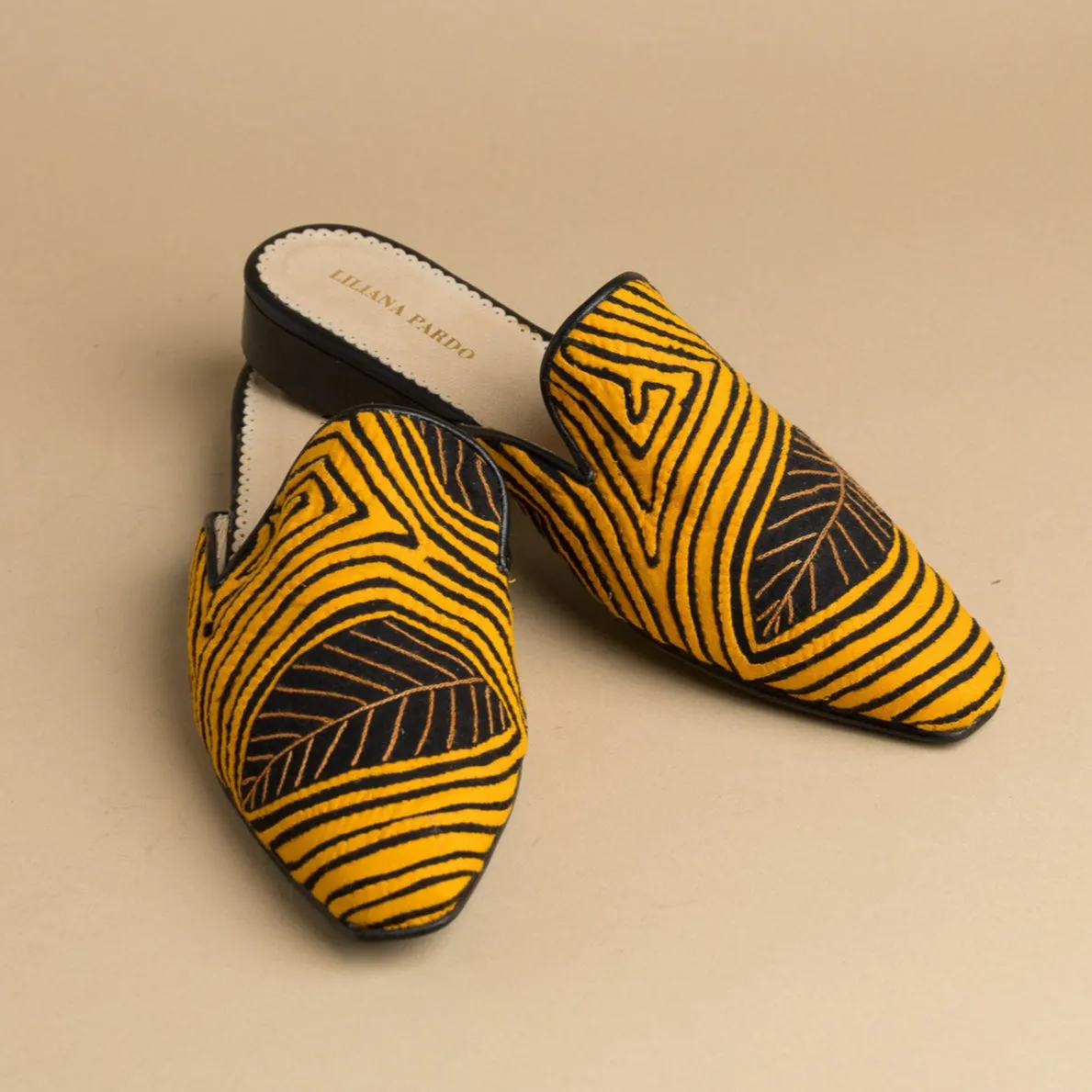 Mola Mules | Black Dark Yellow Leaves
