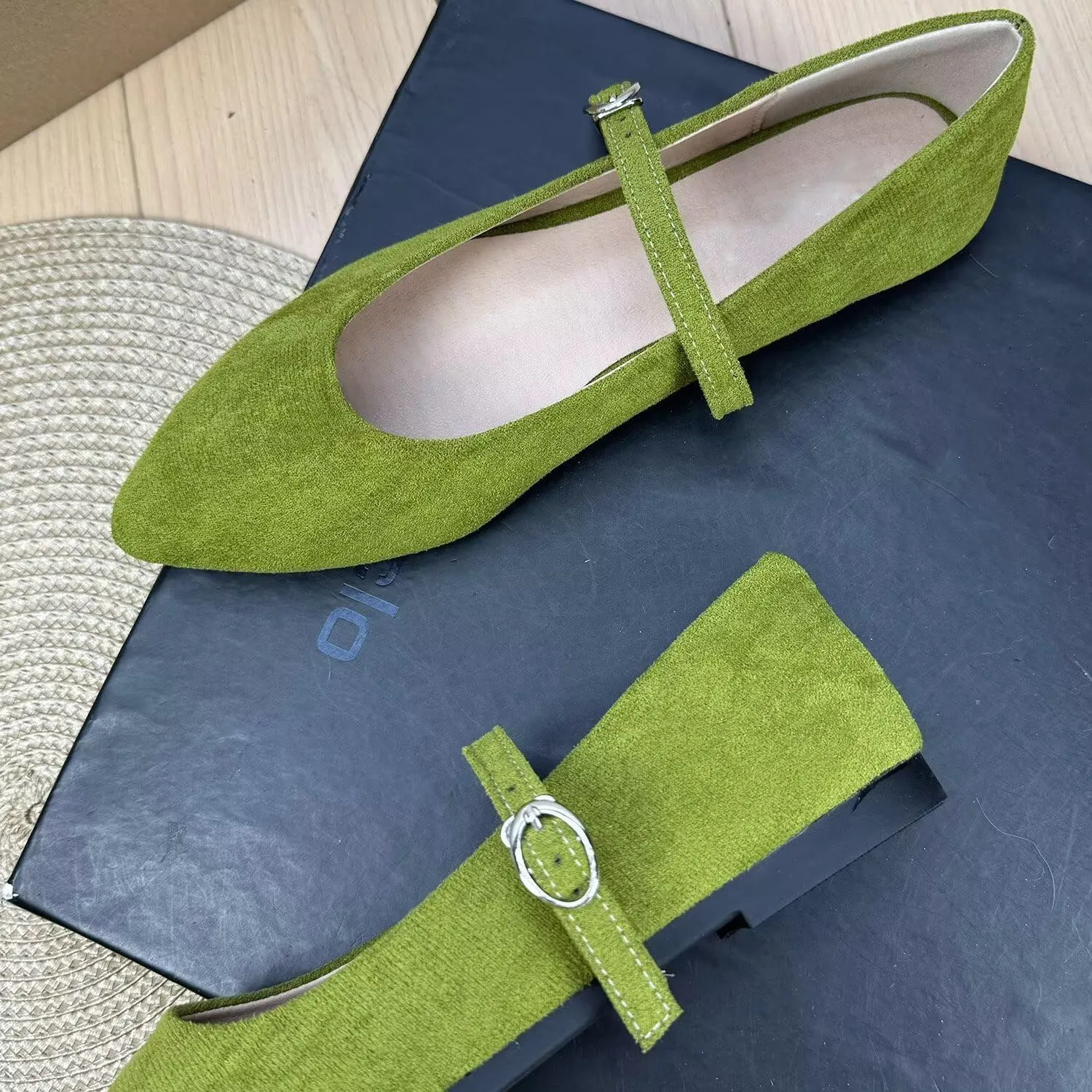 TN TANGNEST Leather Flats for Women Comfortable Pointy Toe Slip On Flats Soft Work Flats Retro Mary Jane Flats