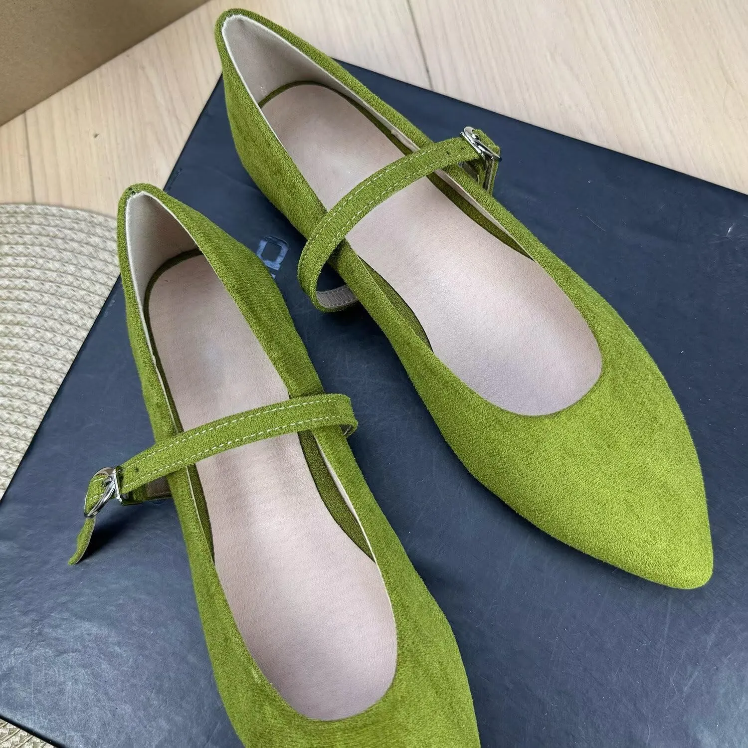 TN TANGNEST Leather Flats for Women Comfortable Pointy Toe Slip On Flats Soft Work Flats Retro Mary Jane Flats