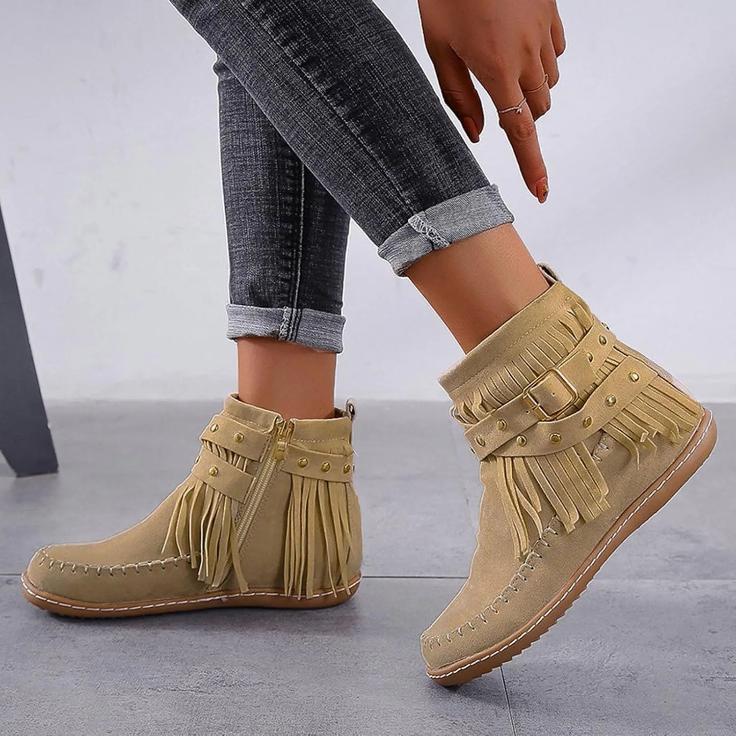 Women's Fringe Side-Zip Boot,Women's Suede Fringe Ankle Boots Wide Round Toe Flats Winter Warm Fashionable Western Outdoor Short Boots Boho Tassel Studded Slip On Booties with Zipper