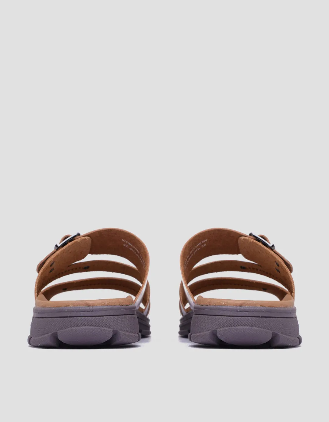 Yongki Komaladi Buckle Sandal Slipper Pria